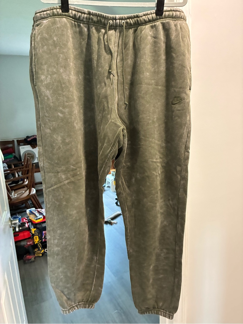 Nike Club Washed Cuffed Sweatpants